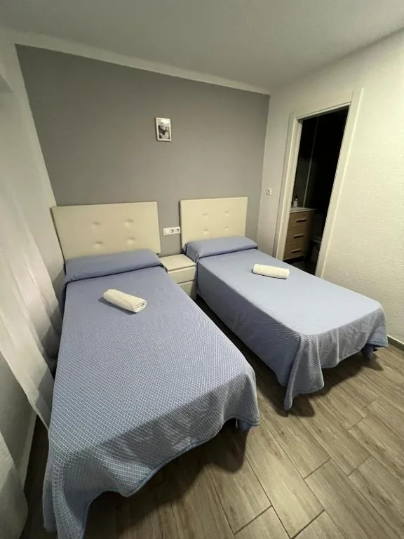 Habitación Doble con baño privado — Guesthouse Central