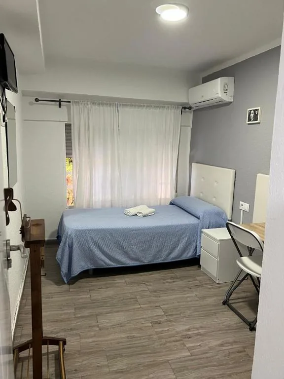 Habitación Individual con baño compartido — Guesthouse Central