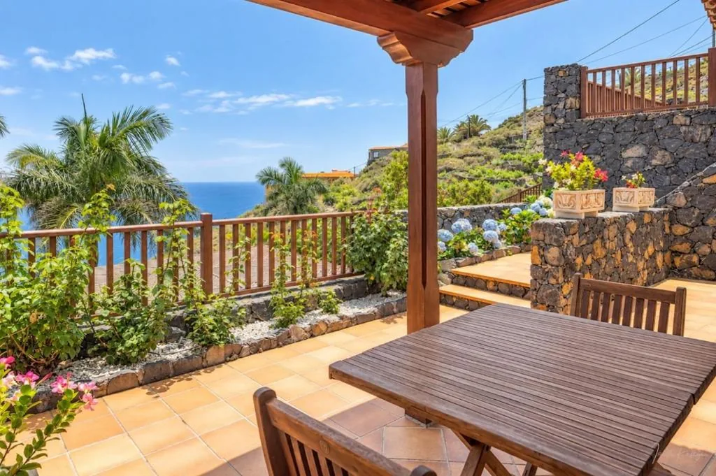 GuestReady - Villa Mountaintop Views