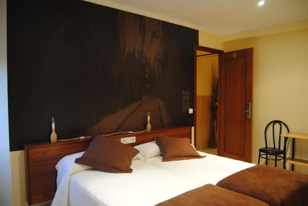 Tweepersoonskamer met 2 bedden — Guilleumes Montserrat
