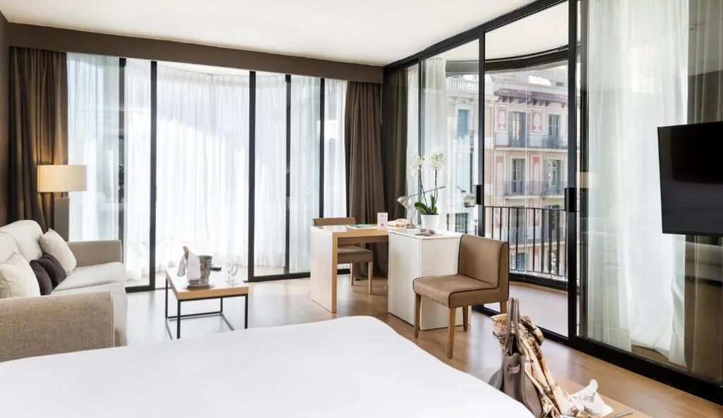 Quarto Duplo Executivo — Guitart Grand Passage