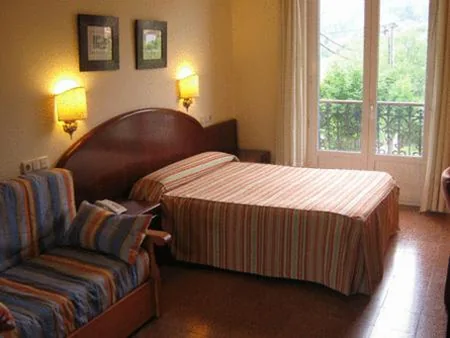 Quarto Duplo com Cama Extra - 1 ou 2 camas (2 adultos + 1 criança) — Gurutzeberri