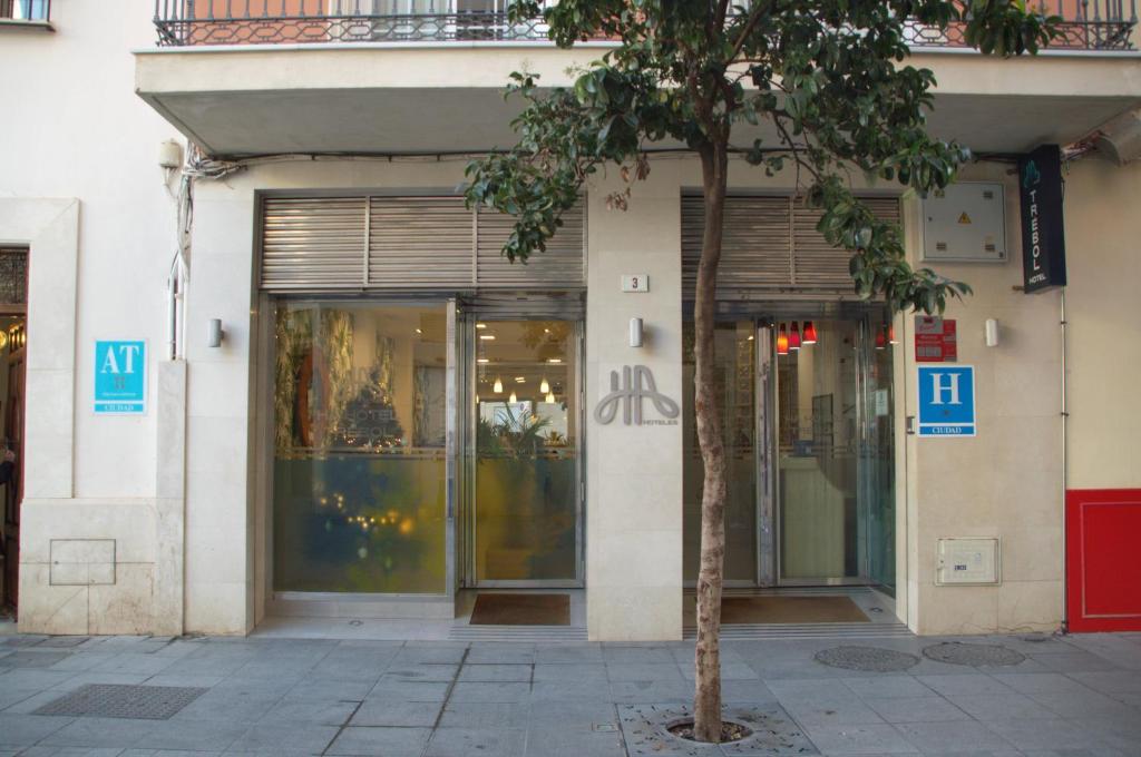 H-A Hotel Trebol