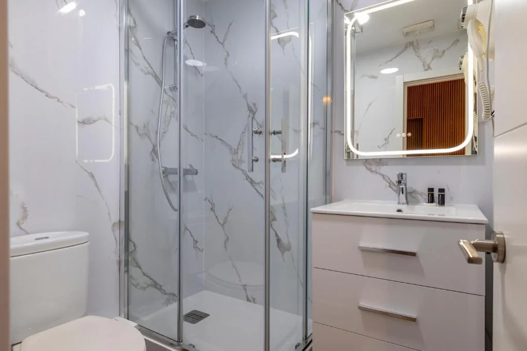 Einzelzimmer — H-A San Mateo Suites