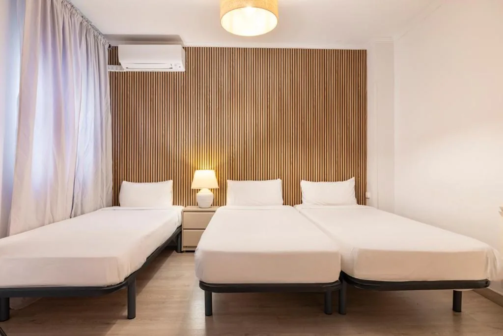 Dreibettzimmer — H-A San Mateo Suites