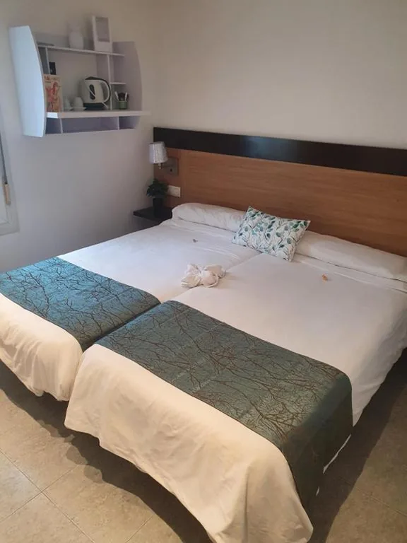 Twin Room — H Bella Mar Roses