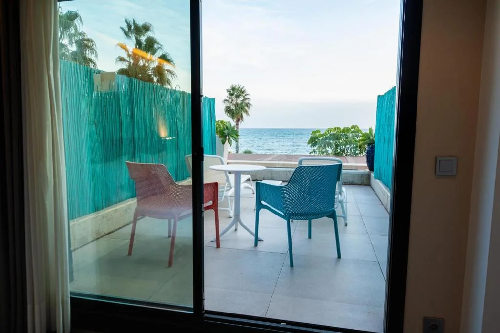 Habitación Doble con terraza y vistas al mar — H Boutique Peña Parda