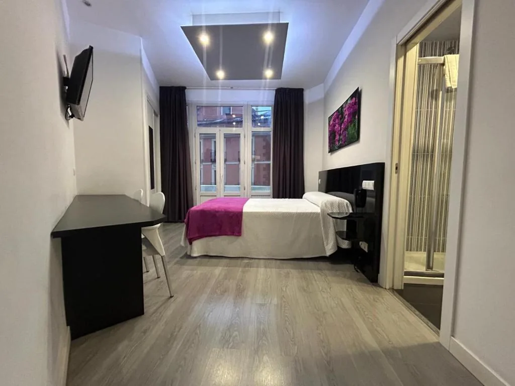 Deluxe-Doppelzimmer mit großem Bett — H Buenos Aires Gran Vía Madrid