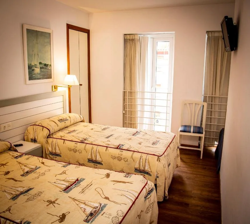 Quarto Duplo - 2 camas — H Isabel - Suárez Inclán 38