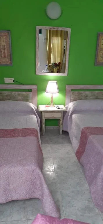 Doppelzimmer mit 2 Betten – 1. Stock — H Juan