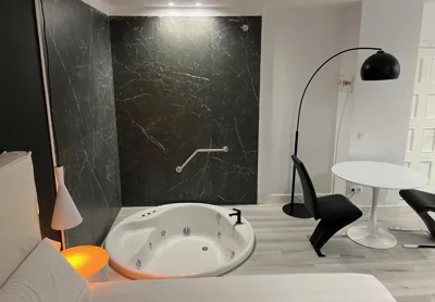 H. Pelayo Autocheck-In Suites con Jacuzzi — foto 7