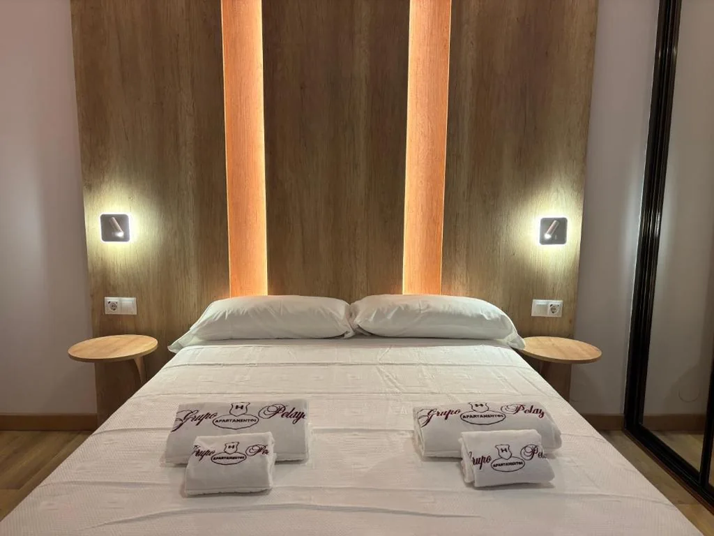 Quarto Deluxe - 1 cama grande — H Pelayo Isla Auto Check-In Rooms