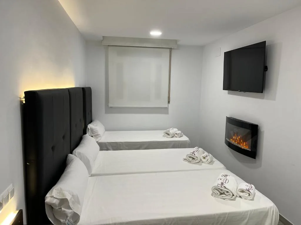 Camera tripla — H Pelayo Noja Auto Check-In Rooms