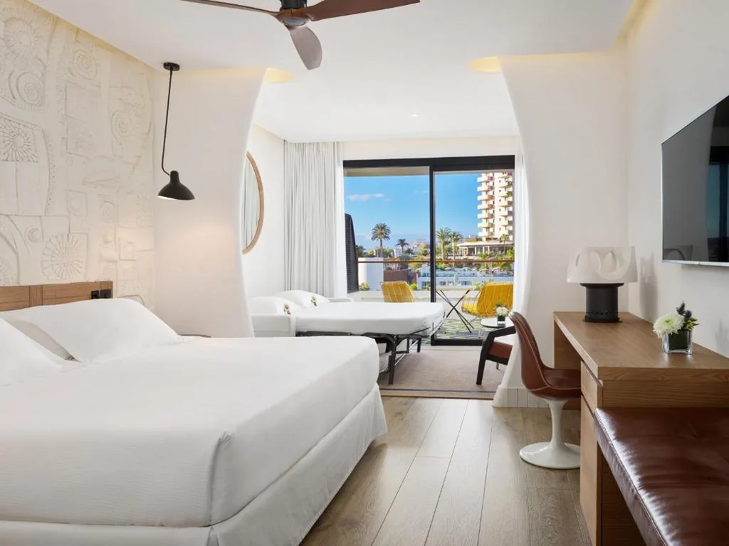 Camera familiare (2 adulti + 1 bambino) — H10 Atlantic Sunset Horizons Collection