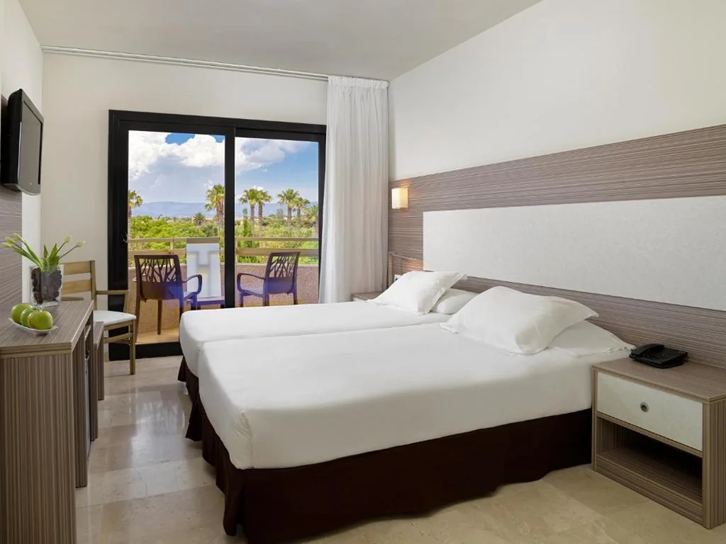 Habitación Doble con cama supletoria (3 adultos) — H10 Cambrils Playa