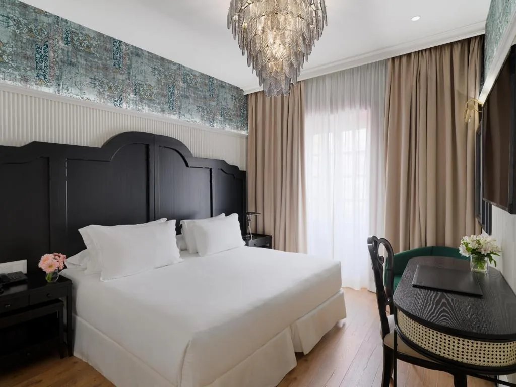 Deluxe Double Room — H10 Corregidor Boutique Hotel
