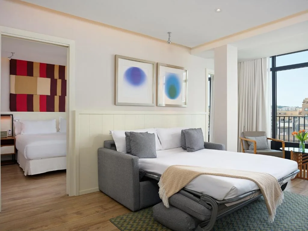 Suite Familiare (2 adulti + 2 bambini) — H10 Cubik 4* Sup
