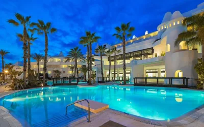 H10 Estepona Palace — Foto 11