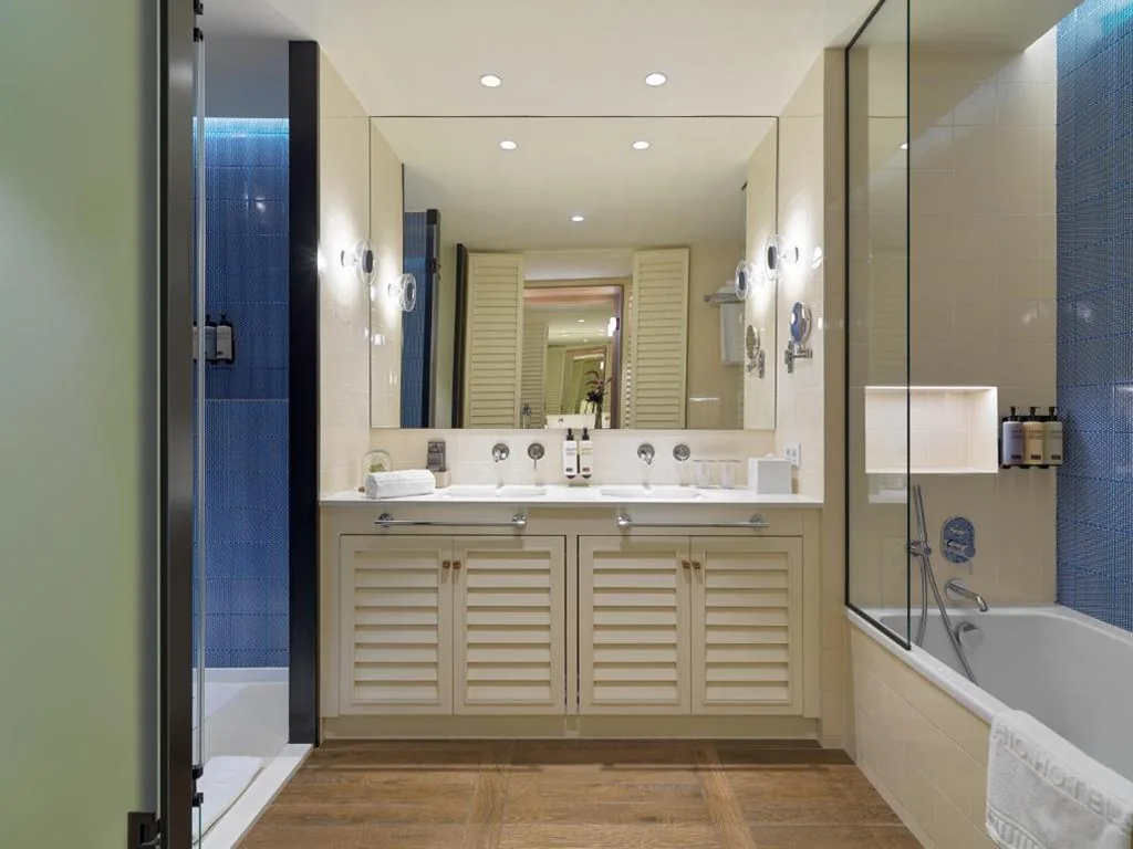Suite Junior Mare (3 adultos + 1 niño de hasta 11 años) — H10 Imperial Tarraco 4 Sup