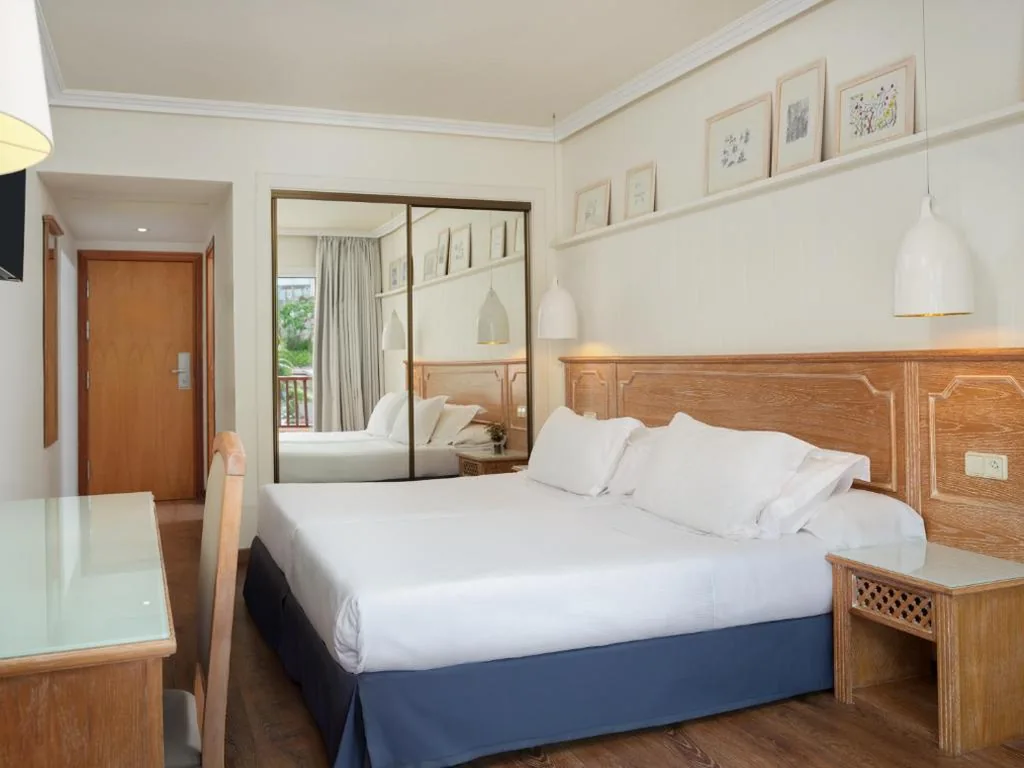 Doppelzimmer mit 2 Betten — H10 Mediterranean Village