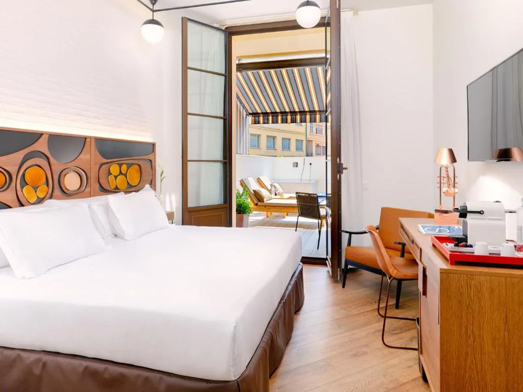 Habitación Doble Deluxe con terraza y jacuzzi — H10 Metropolitan 4* Sup