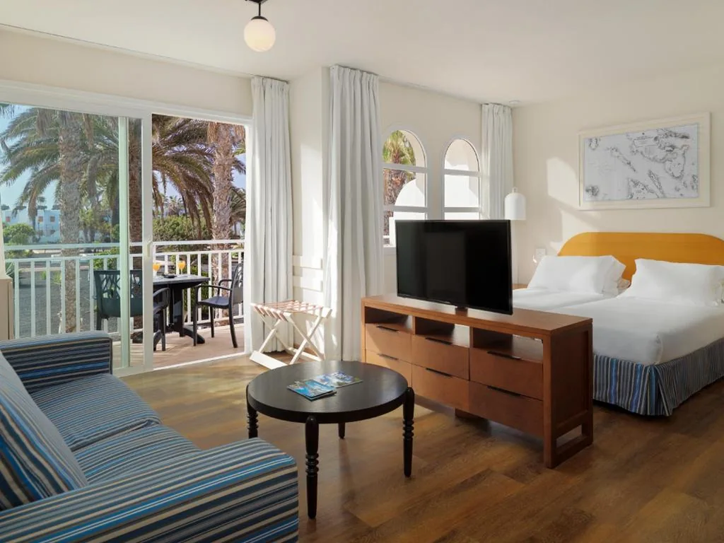 Suite Junior (2 adultos + 2 niños) — H10 Ocean Suites