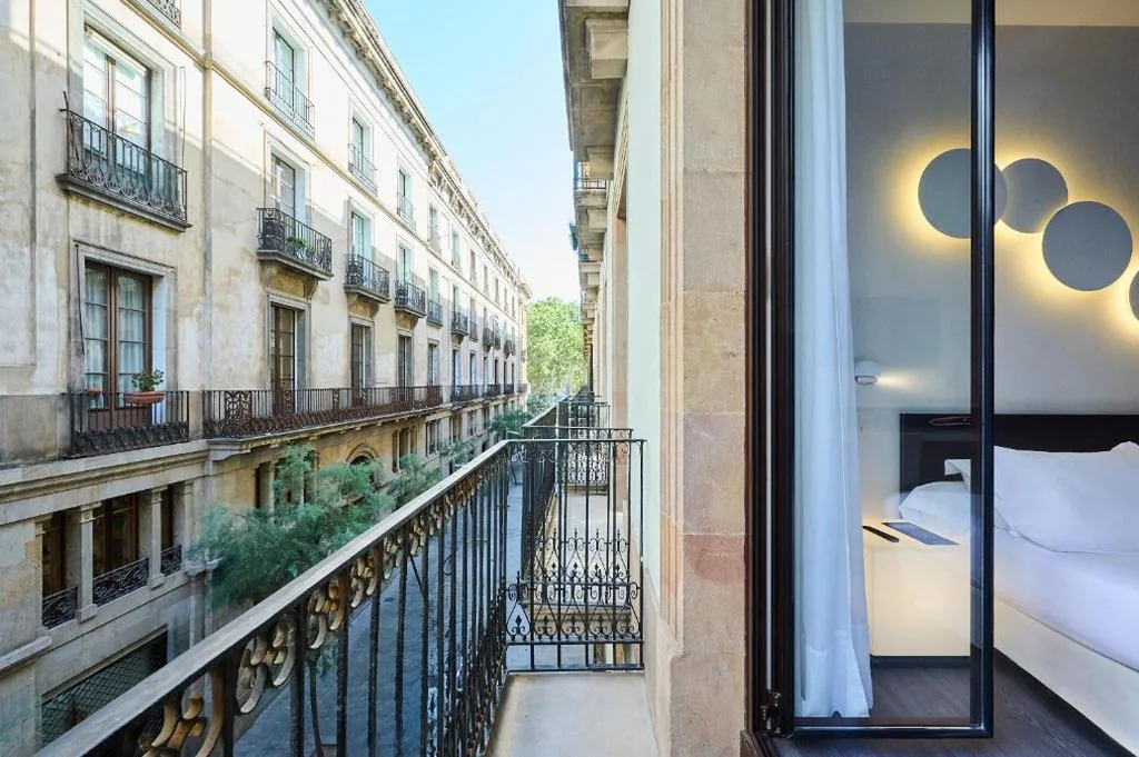Classic Double Room with City View - 1 or 2 Beds — H10 Port Vell 4* Sup