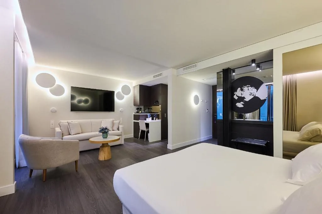 Superior Triple Room — H10 Port Vell 4* Sup