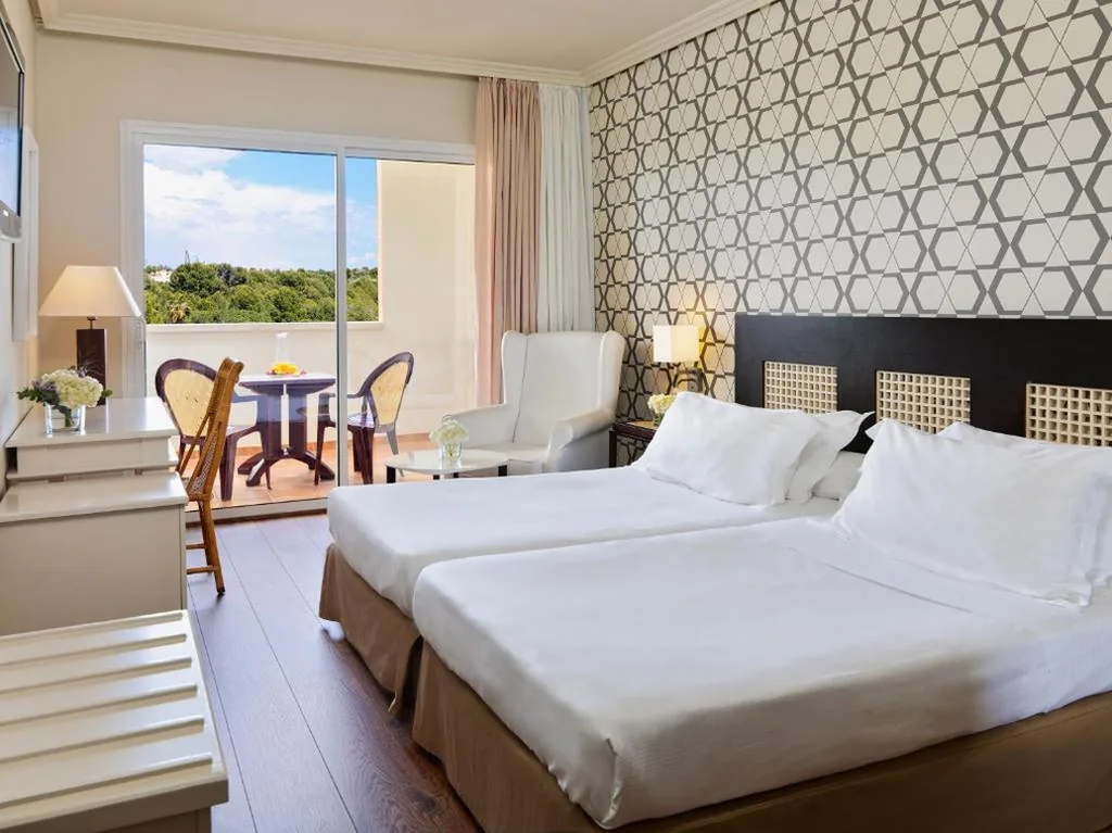 Habitación Doble con cama supletoria (2 adultos + 1 niño de hasta 10 años) - 1 o 2 camas — H10 Salauris Palace
