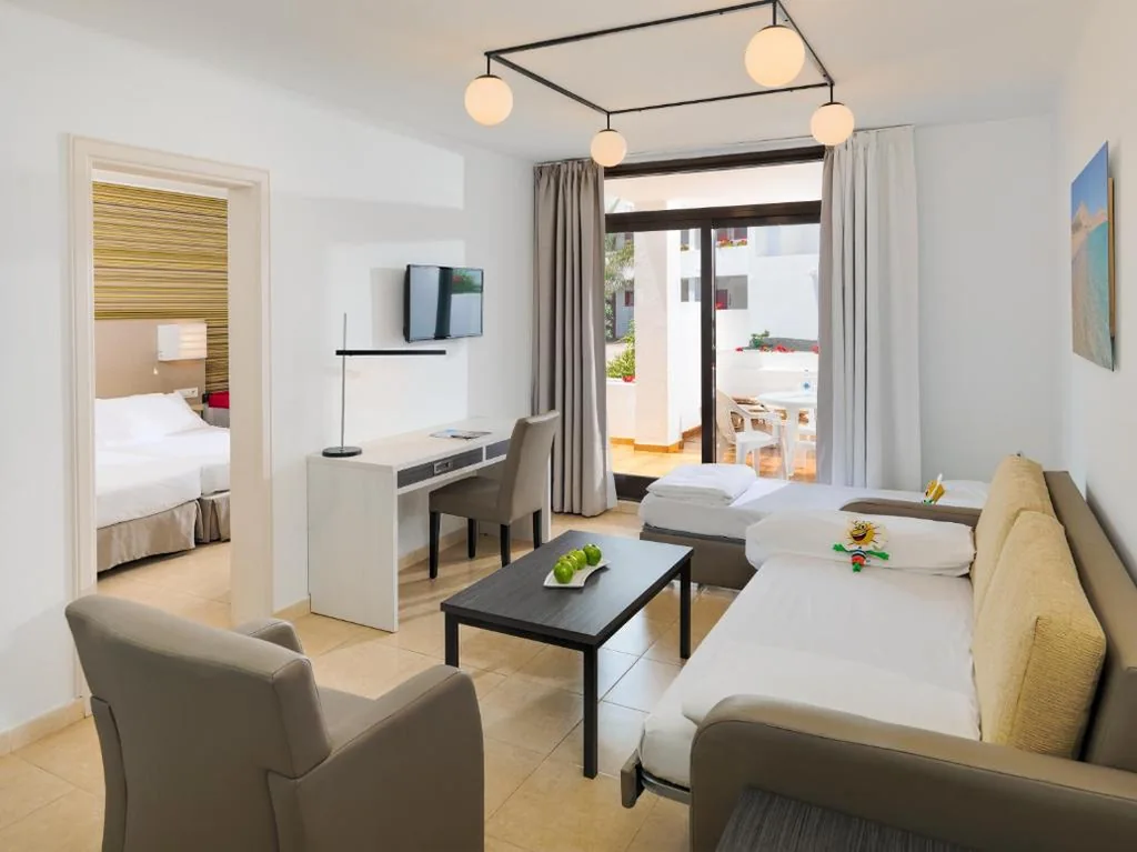 Suite Familiar (2 adultos + 1 niño) — H10 Suites Lanzarote Gardens