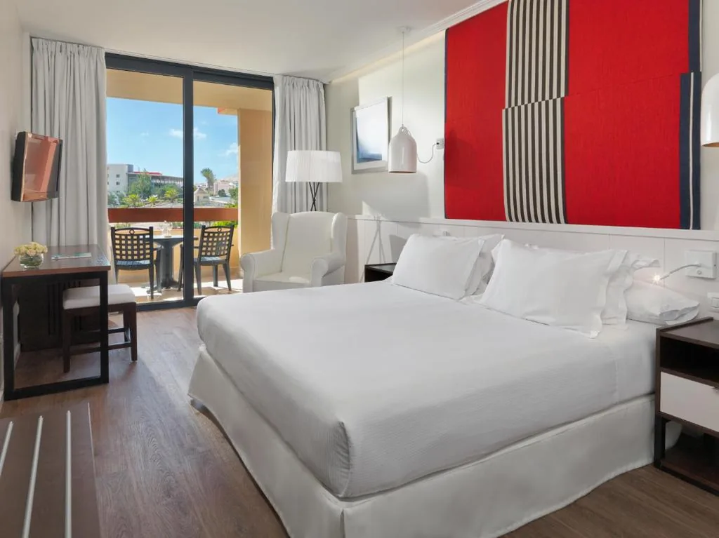 Chambre double avec vue latérale sur la mer (2 adultes) — H10 Tindaya