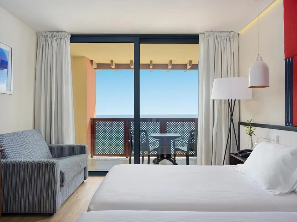 Chambre double supérieure avec vue sur la mer (2 adultes) — H10 Tindaya