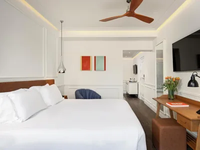H10 Universitat — foto 11