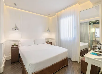H10 Universitat — foto 12