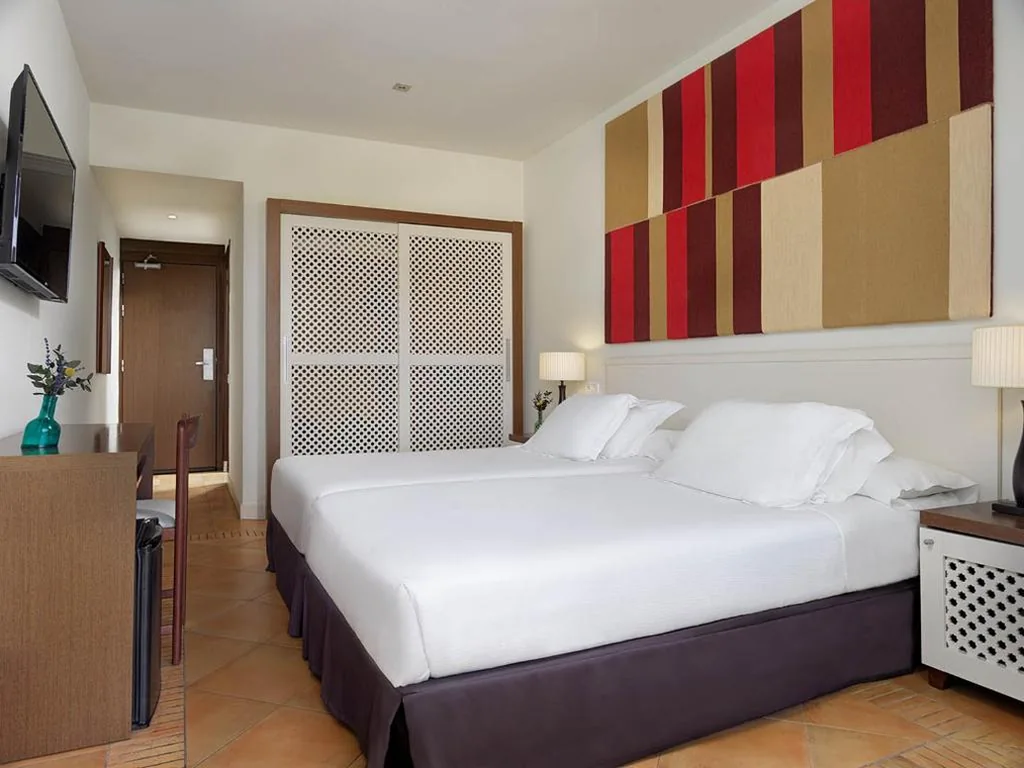 Habitación Doble con cama supletoria (3 adultos) — H10 Vintage Salou - Adults Only