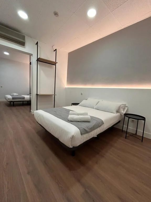Camera quadrupla con bagno privato — H21 Rooms