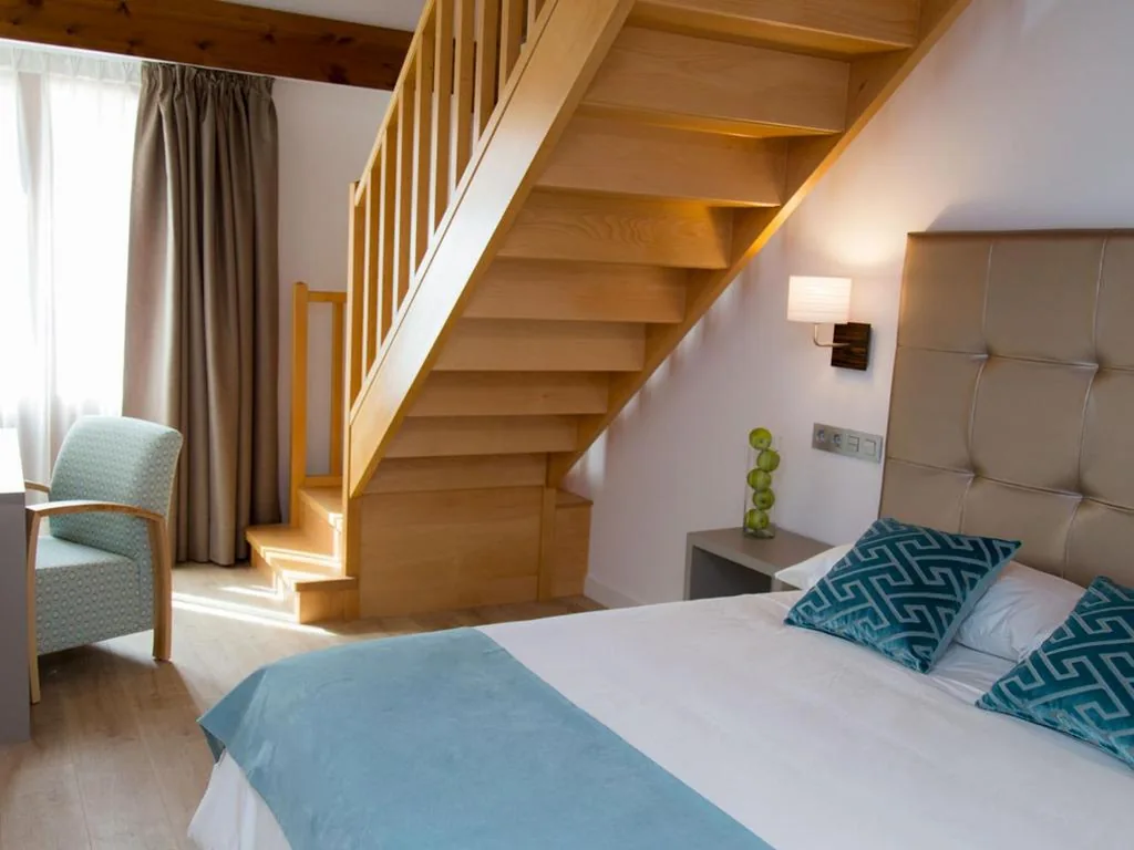 Chambre familiale avec balcon — Hab Urban Hostel