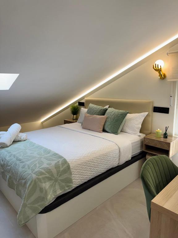 Habitación Buhardilla con Baño Privado y Acceso Autónomo , ideal para Descansar