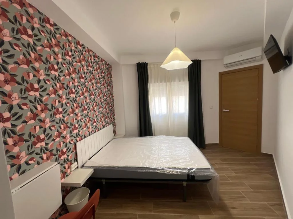 Habitación Doble con baño compartido — Habitación centro Almería