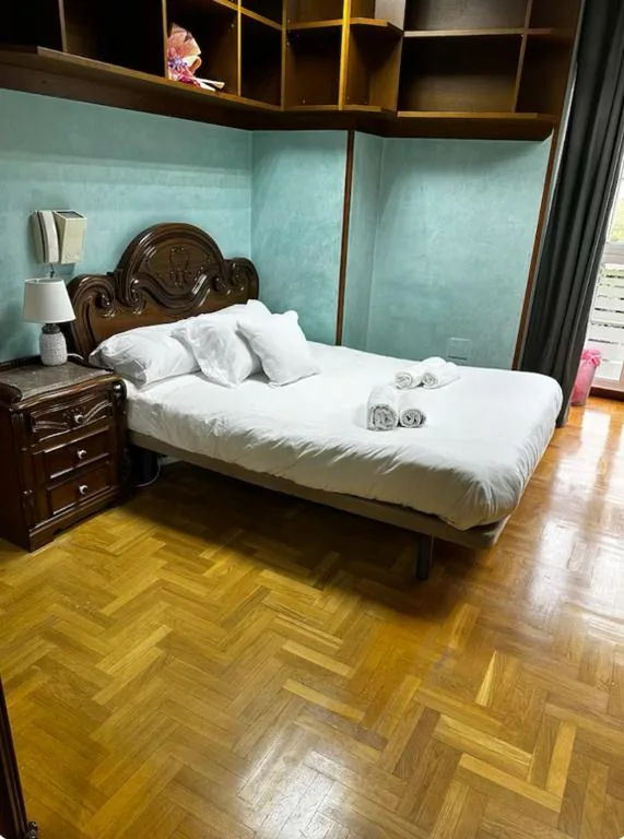 Camera doppia con bagno in comune — Habitación Centro de Oviedo
