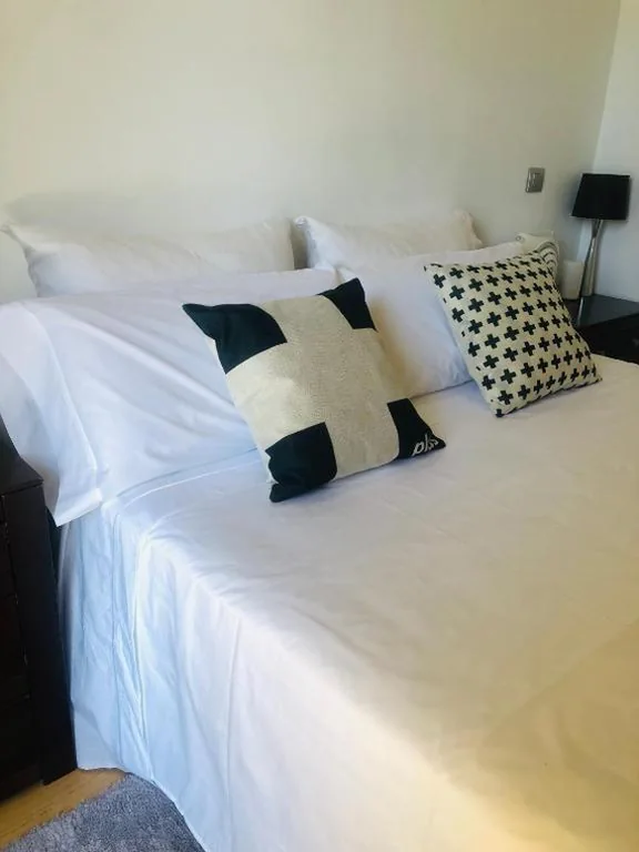 Double Room with Private Bathroom — Habitacion con baño privado