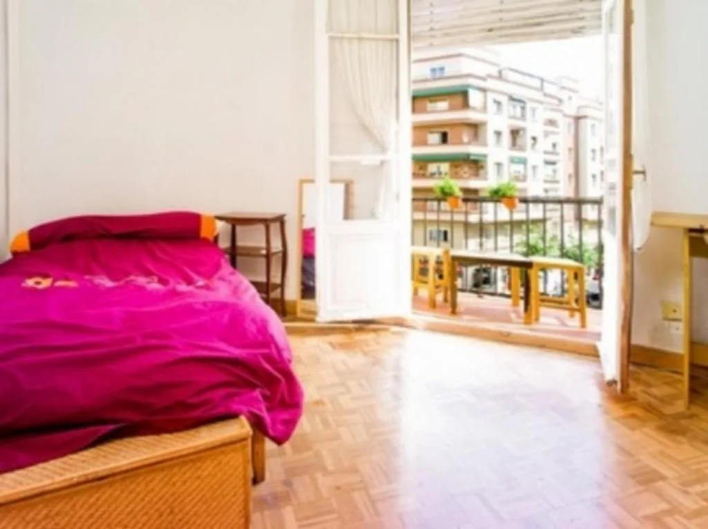 Chambre Double avec balcon - 2 lits — Habitación en casa compartida