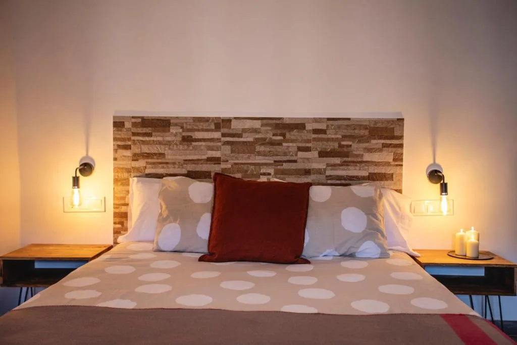 Quarto com casa de banho partilhada - Cama de casal — Habitación Montgros en Casa Camí de les Aigües Monistrol de Montserrat
