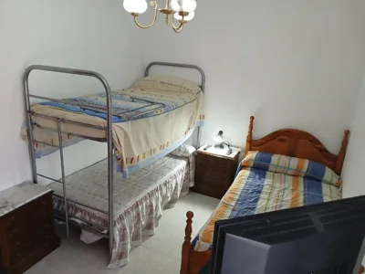 Habitacion Privada Triple con camas Individuales Toledo — photo 7