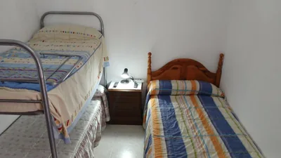 Habitacion Privada Triple con camas Individuales Toledo — photo 12