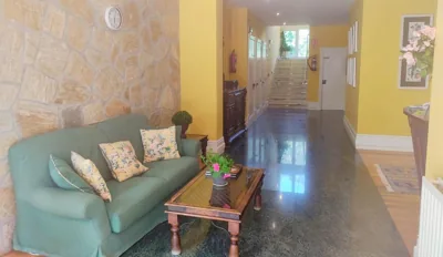 Habitación triple con bañera y terraza HOTEL SUITE MIOÑO — photo 9