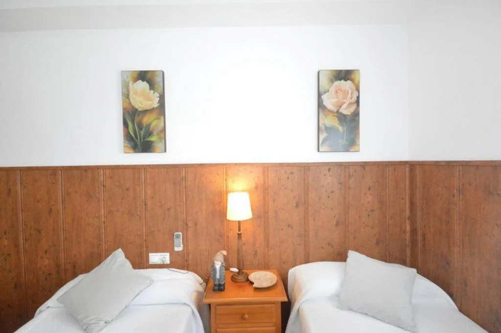 Budget Double Room - 2 Beds — Habitaciones Baleares