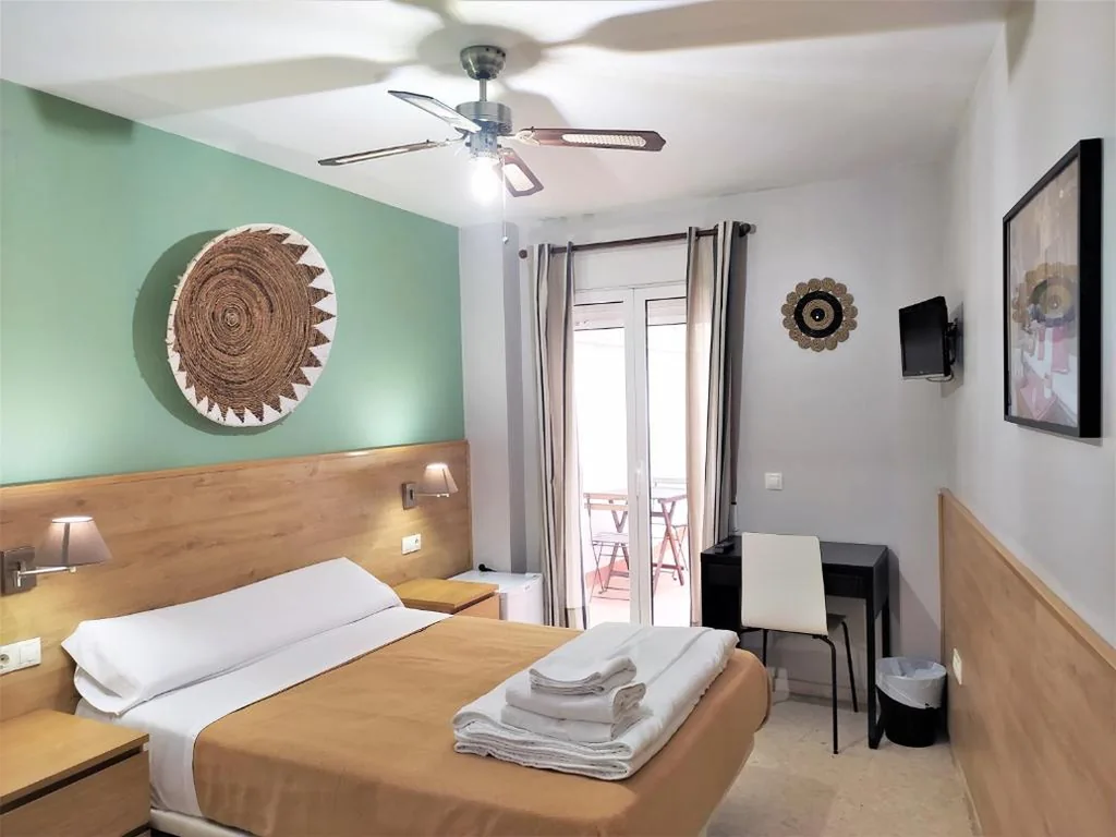Habitación Doble Estándar con baño compartido — Habitaciones Barra89