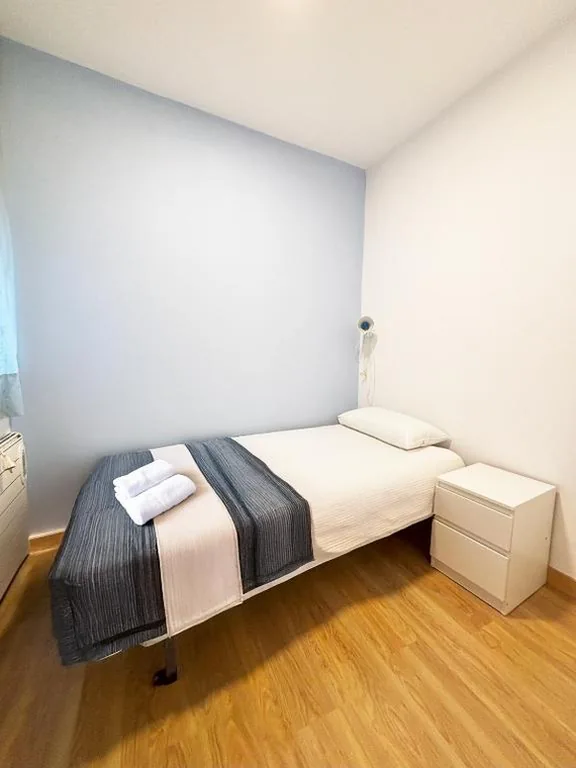 Eenpersoonskamer — Habitaciones cómodas en piso amplio
