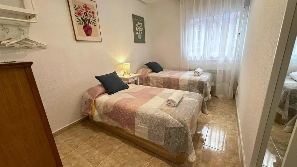 Habitación Doble con baño compartido - 2 camas — Habitaciones Díaz